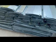 Caixa de cabos resistente personalizável com escotilha de ventilação flexível