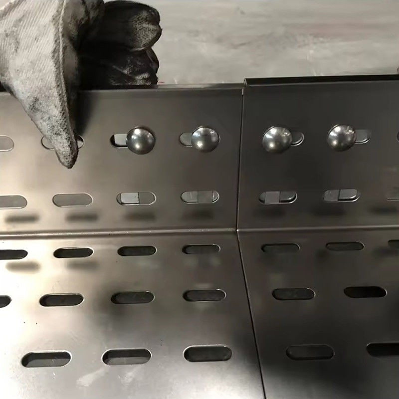 Caixa de cabos galvanizados a quente com ventilação ou ranhuras de perfuração